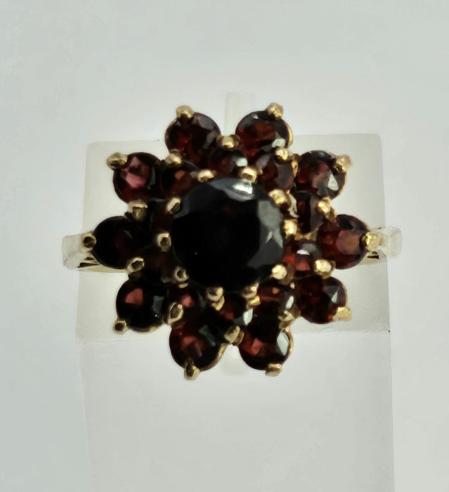 1132 Vintage: 9ct Yellow Gold 21 Almandine Garnet Flower Head Ring