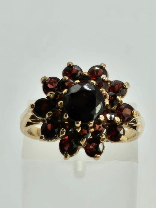 1132 Vintage: 9ct Yellow Gold 21 Almandine Garnet Flower Head Ring
