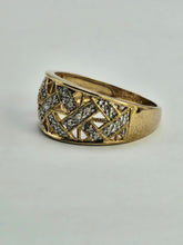 Load image into Gallery viewer, 1139: Vintage: 9ct Gold 25 Diamonds Openwork Ring- sparkling symmetry
