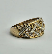 Load image into Gallery viewer, 1139: Vintage: 9ct Gold 25 Diamonds Openwork Ring- sparkling symmetry
