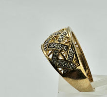 Load image into Gallery viewer, 1139: Vintage: 9ct Gold 25 Diamonds Openwork Ring- sparkling symmetry
