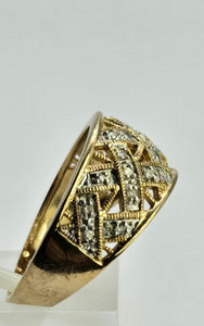 1139: Vintage: 9ct Gold 25 Diamonds Openwork Ring- sparkling symmetry