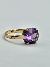 Cargar imagen en el visor de la galería, 1294: Vintage: 9ct Gold Round cut Purple Sapphire Solitaire Ring- lovely cut and colours
