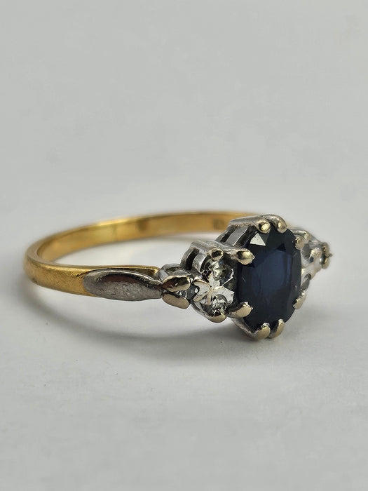 1197: Vintage: 18ct Gold Australian Blue Sapphire 6 Diamonds Dress Ring- Date-Mark 1979