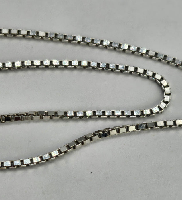 1209: Vintage: 18ct Yellow & White Gold Necklace Hexagonal Diamonds Pendant -