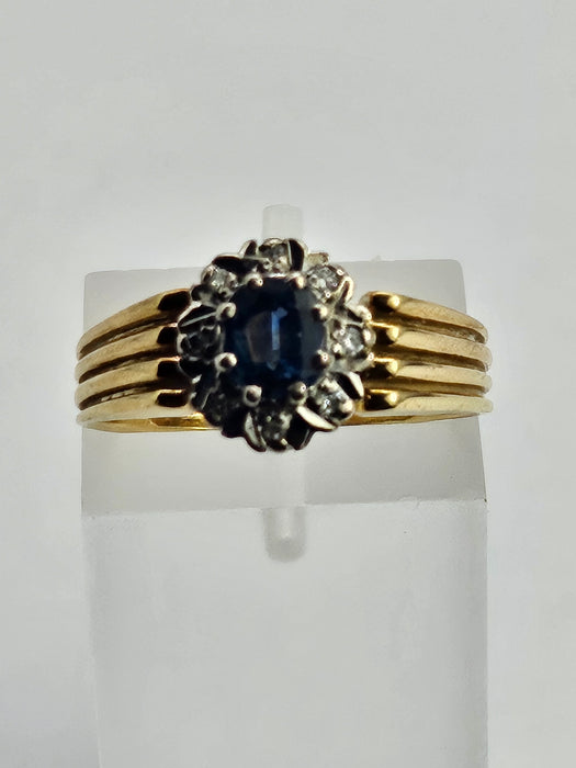 1392: Vintage: 18ct Gold Cornflower Blue Sapphires Diamonds Cluster Ring-