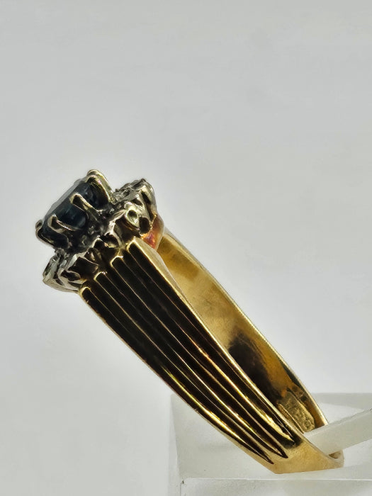 1392: Vintage: 18ct Gold Cornflower Blue Sapphires Diamonds Cluster Ring-