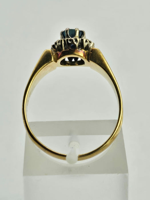 1392: Vintage: 18ct Gold Cornflower Blue Sapphires Diamonds Cluster Ring-