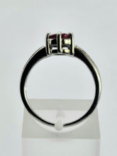 Cargar imagen en el visor de la galería, 1411: Vintage: 9ct White Gold Rich Red Ruby Diamonds Dress Ring- crisp, clean , eye candy
