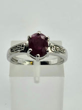 Cargar imagen en el visor de la galería, 1411: Vintage: 9ct White Gold Rich Red Ruby Diamonds Dress Ring- crisp, clean , eye candy
