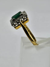 Cargar imagen en el visor de la galería, 1179: Vintage: 18ct Gold Rectangular Cut Emerald 14 Diamonds Cocktail Ring- true beauty
