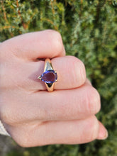 Cargar imagen en el visor de la galería, 1047: Vintage: 9ct Gold Pear Cut Violet Tanzanite Ring- very cute, delectable
