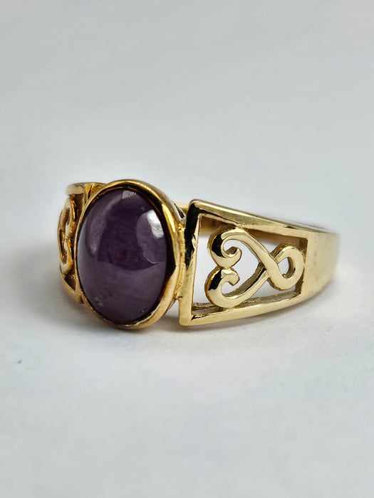 0994: Vintage: 9ct Gold Cabochon Star Ruby Openwork Ring- a splendid example