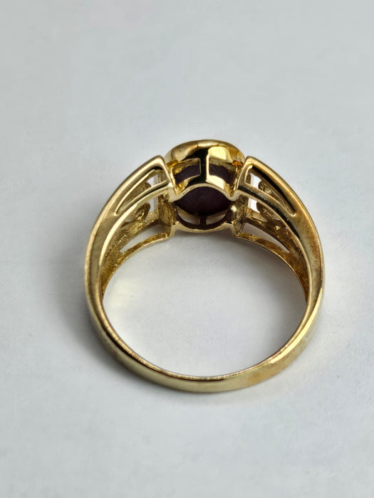 0994: Vintage: 9ct Gold Cabochon Star Ruby Openwork Ring- a splendid example