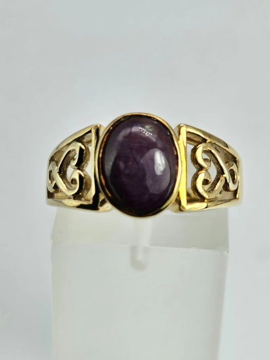 0994: Vintage: 9ct Gold Cabochon Star Ruby Openwork Ring- a splendid example