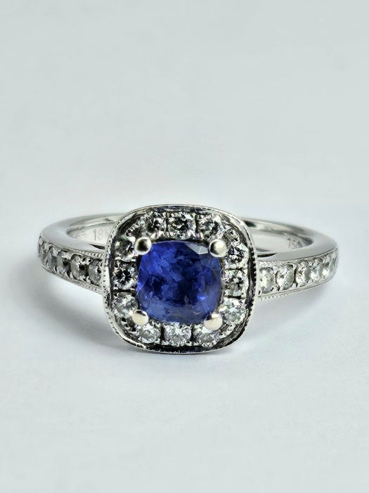 1452: Vintage: 18ct White Gold Ceylon Blue Tanzanite 24 Diamonds Dress Ring- Divine beauty