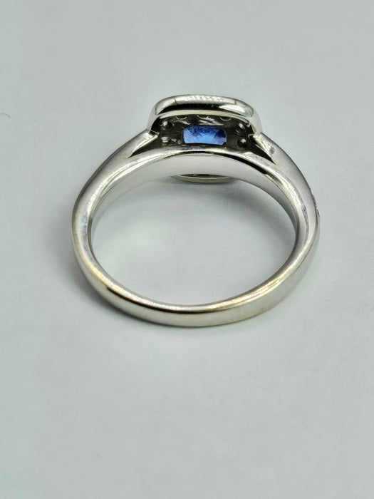 1452: Vintage: 18ct White Gold Ceylon Blue Tanzanite 24 Diamonds Dress Ring- Divine beauty