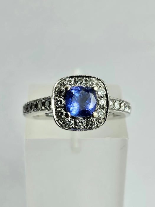 1452: Vintage: 18ct White Gold Ceylon Blue Tanzanite 24 Diamonds Dress Ring- Divine beauty