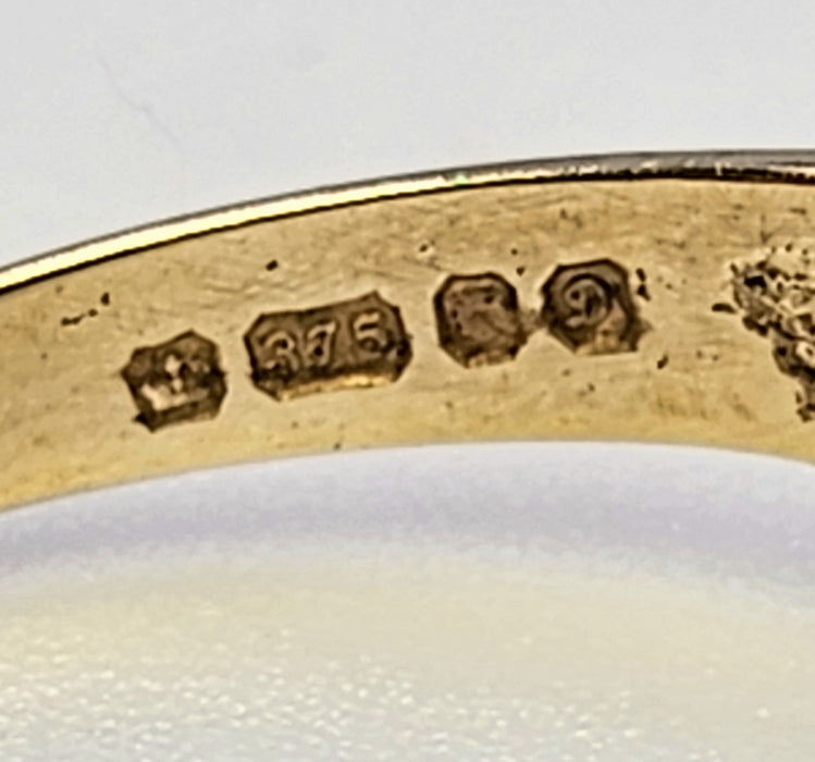 1083: Vintage: 9ct Gold 8 French Blue Sapphires Geometric Set Ring