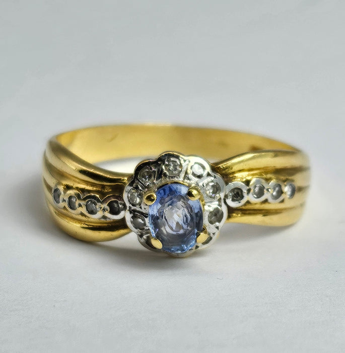6492 Vintage: 18ct Gold Ceylon Blue Sapphire 18 Diamonds Dress Ring