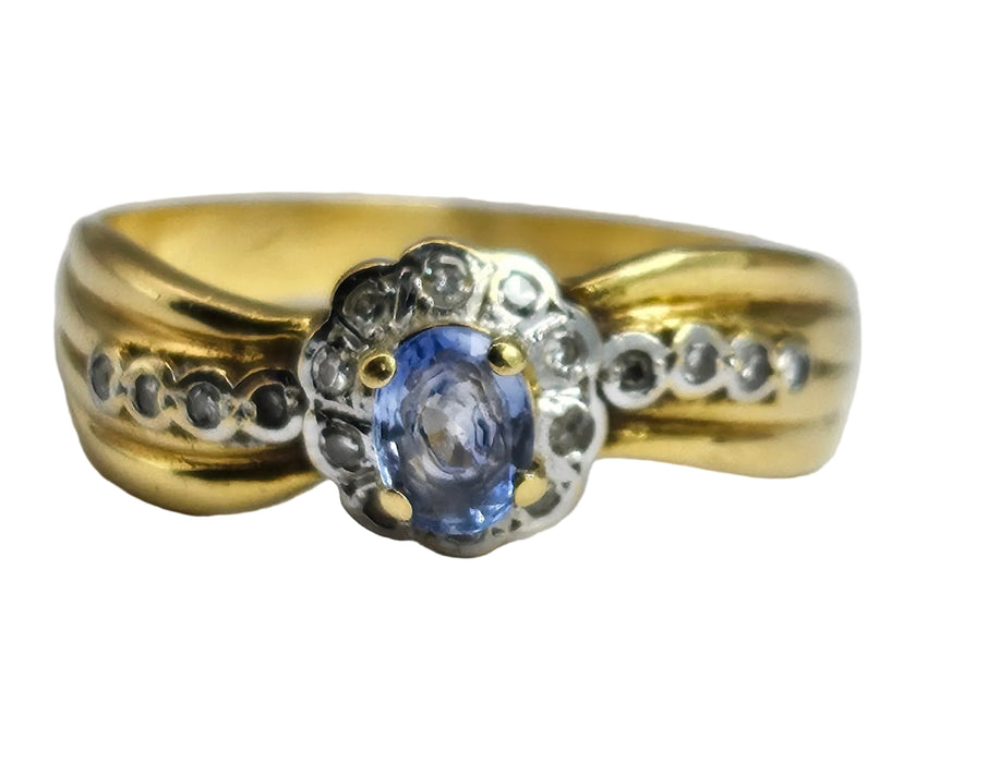 6492 Vintage: 18ct Gold Ceylon Blue Sapphire 18 Diamonds Dress Ring