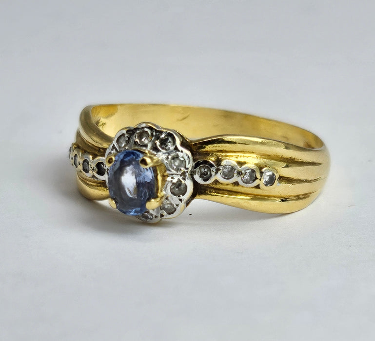 6492 Vintage: 18ct Gold Ceylon Blue Sapphire 18 Diamonds Dress Ring