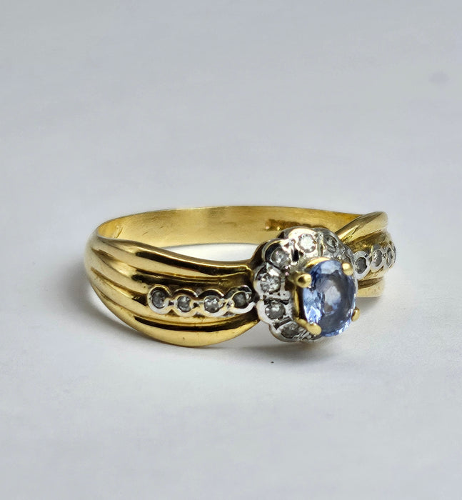 6492 Vintage: 18ct Gold Ceylon Blue Sapphire 18 Diamonds Dress Ring