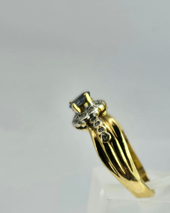6492 Vintage: 18ct Gold Ceylon Blue Sapphire 18 Diamonds Dress Ring