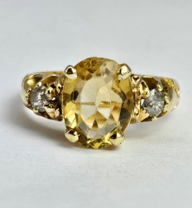 6347: Vintage 18ct Gold Faceted Citrine Diamonds Dress Ring