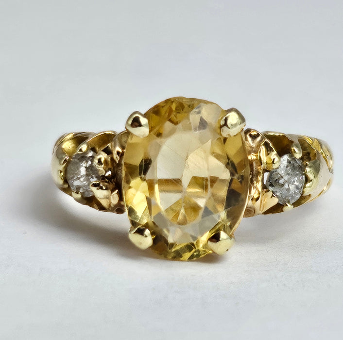 6347: Vintage 18ct Gold Faceted Citrine Diamonds Dress Ring