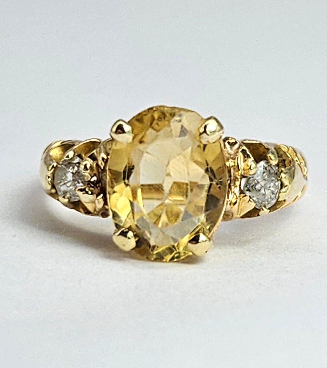 6347: Vintage 18ct Gold Faceted Citrine Diamonds Dress Ring