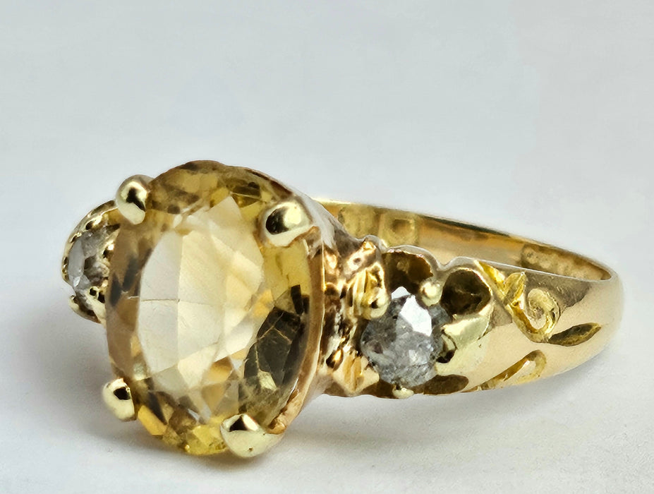 6347: Vintage 18ct Gold Faceted Citrine Diamonds Dress Ring
