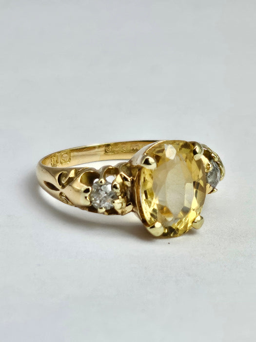 6347: Vintage 18ct Gold Faceted Citrine Diamonds Dress Ring