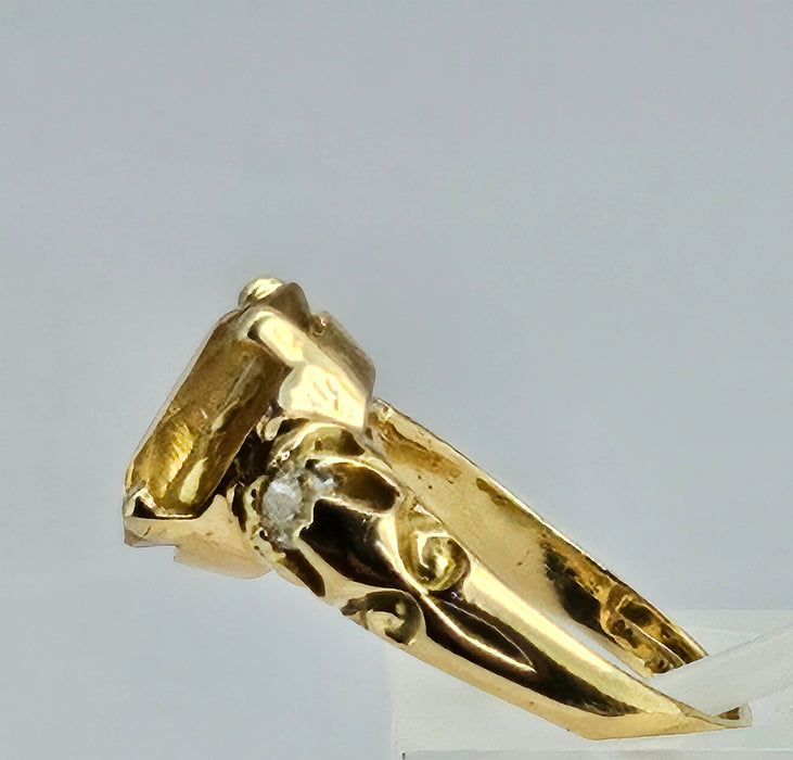 6347: Vintage 18ct Gold Faceted Citrine Diamonds Dress Ring