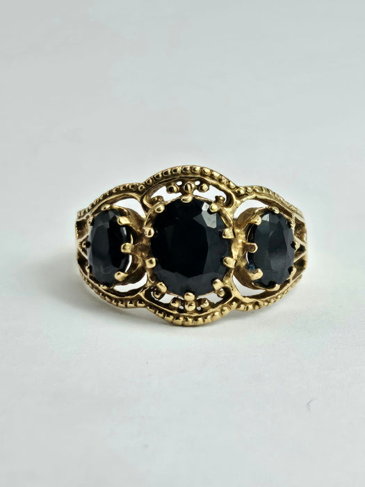 1171: Vintage: 9ct Gold Australian Blue Sapphires Trilogy Ring - Size U1/2, lovely stones.