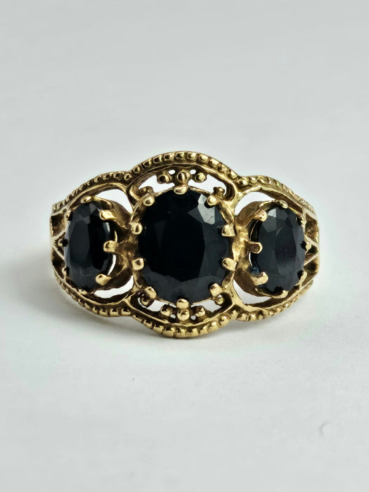 1171: Vintage: 9ct Gold Australian Blue Sapphires Trilogy Ring - Size U1/2, lovely stones.
