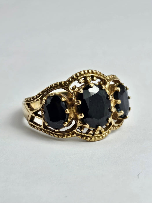 1171: Vintage: 9ct Gold Australian Blue Sapphires Trilogy Ring - Size U1/2, lovely stones.