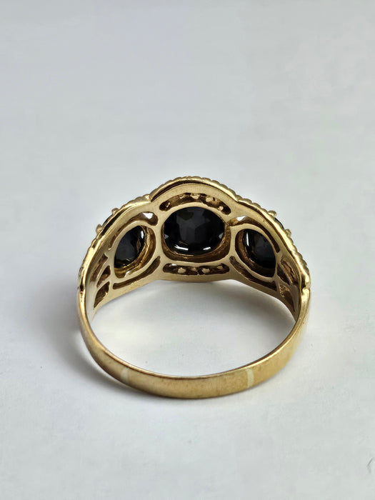1171: Vintage: 9ct Gold Australian Blue Sapphires Trilogy Ring - Size U1/2, lovely stones.
