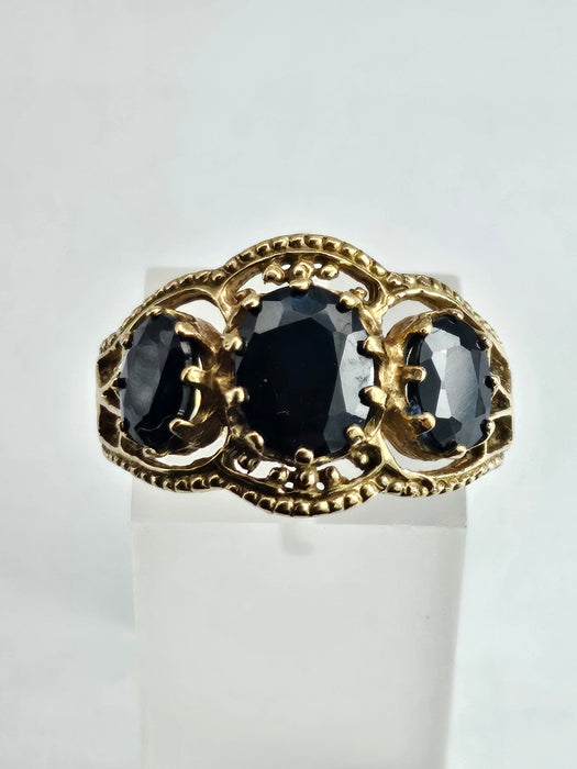 1171: Vintage: 9ct Gold Australian Blue Sapphires Trilogy Ring - Size U1/2, lovely stones.