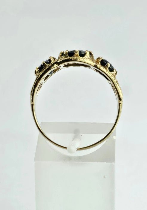 1171: Vintage: 9ct Gold Australian Blue Sapphires Trilogy Ring - Size U1/2, lovely stones.