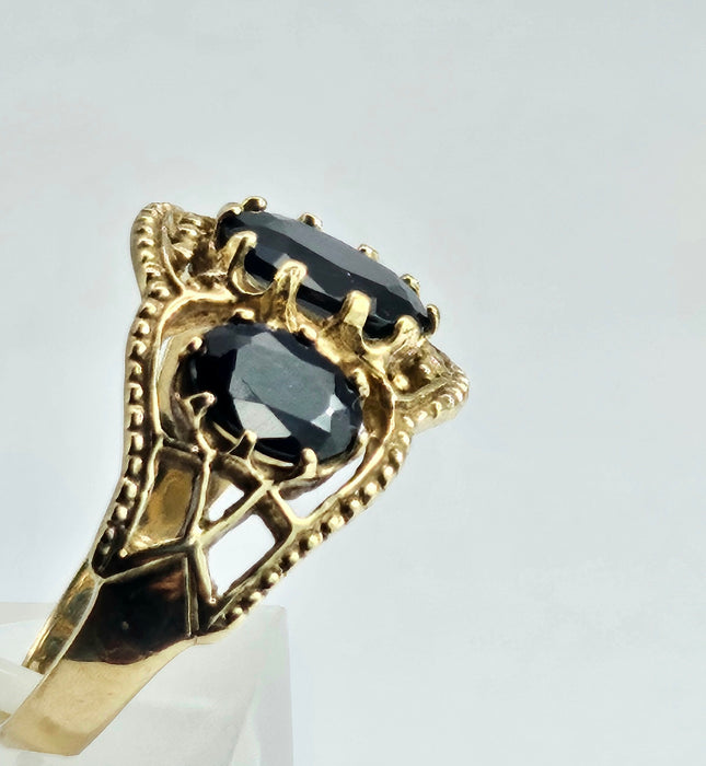 1171: Vintage: 9ct Gold Australian Blue Sapphires Trilogy Ring - Size U1/2, lovely stones.