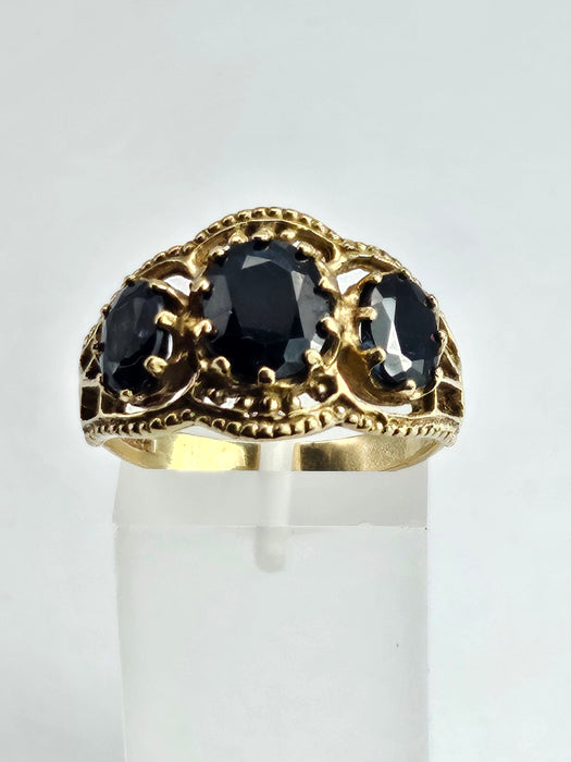1171: Vintage: 9ct Gold Australian Blue Sapphires Trilogy Ring - Size U1/2, lovely stones.