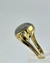 Cargar imagen en el visor de la galería, 6036: Vintage: 9ct Gold Large White Moonstone Sapphire Accents Cocktail Ring- lovely colours
