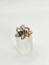 Cargar imagen en el visor de la galería, 1216: Vintage: 9ct Gold Swirl Cocktail Ring- Citrine, Blue &amp; Glacier Topaz
