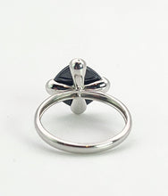 Cargar imagen en el visor de la galería, 1214: Vintage: 9crt White Gold Diamonds Green Tourmaline Geometric Set Ring- exquisite
