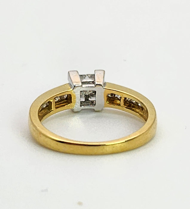 1091: Vintage: 18ct Gold 16 Diamonds Dress Ring- High Calibre,, natural diamonds