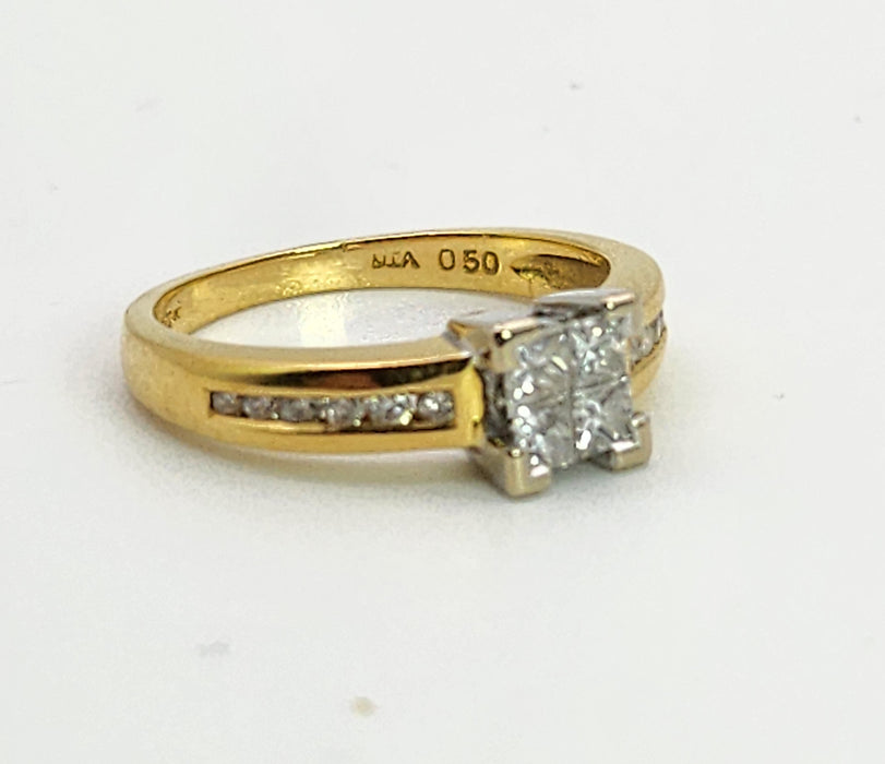 1091: Vintage: 18ct Gold 16 Diamonds Dress Ring- High Calibre,, natural diamonds