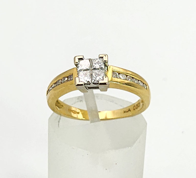 1091: Vintage: 18ct Gold 16 Diamonds Dress Ring- High Calibre,, natural diamonds