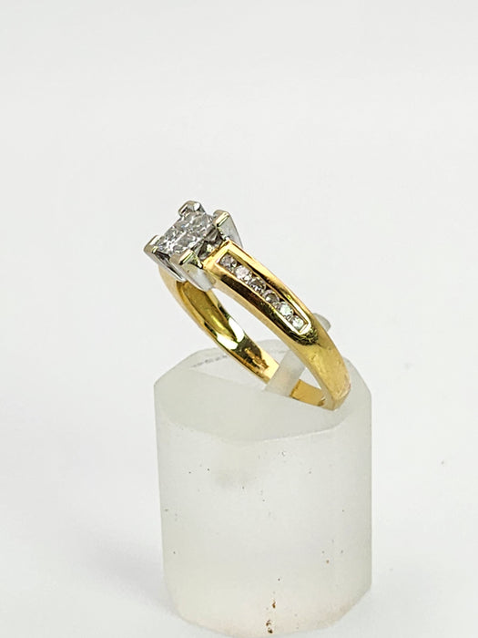 1091: Vintage: 18ct Gold 16 Diamonds Dress Ring- High Calibre,, natural diamonds