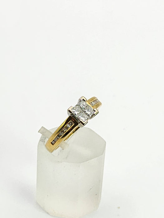 1091: Vintage: 18ct Gold 16 Diamonds Dress Ring- High Calibre,, natural diamonds
